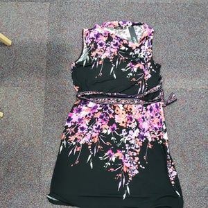 Sleeveless Knee-length dress